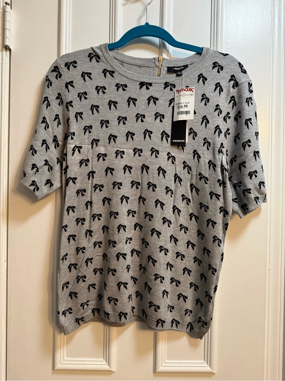 NWT Premise short sleeve sweater top in size large.